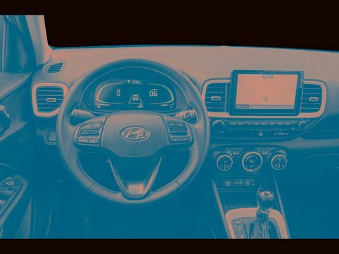 Used 2023 Hyundai Venue Limited FWD image 4