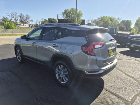 Used 2024 GMC Terrain SLT w/ Infotainment Package II AWD/4WD image 6