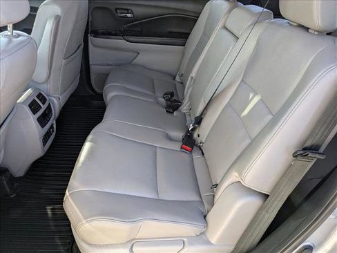 Used 2017 Honda Pilot Touring image 20