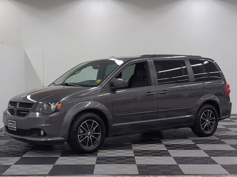 Used 2017 Dodge Grand Caravan GT FWD image 3