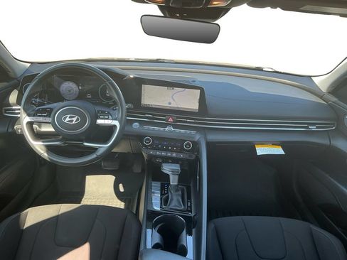 Used 2025 Hyundai Elantra SEL FWD image 17