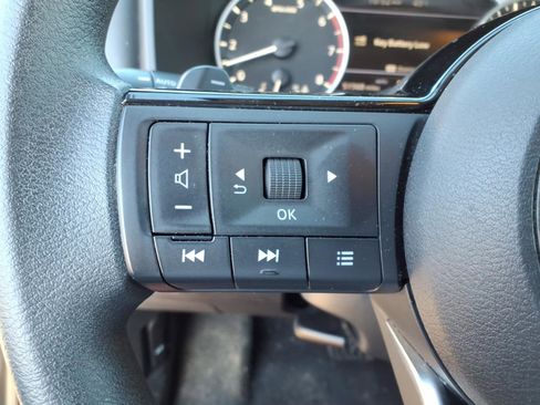 Used 2023 Nissan Rogue SV image 14