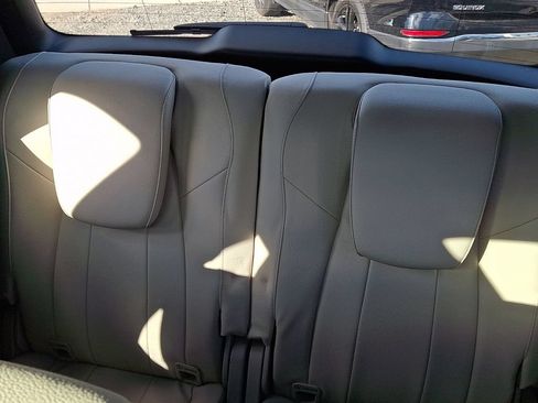 Used 2021 Mercedes-Benz GLB 250 4MATIC image 10