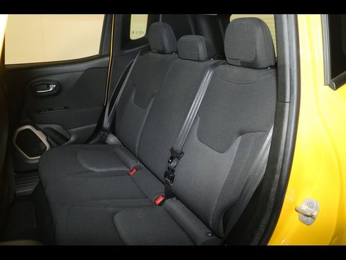 Used 2016 Jeep Renegade Sport w/ Power & Air Group image 17