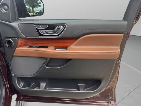 Used 2024 Lincoln Navigator L Reserve image 13
