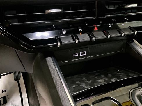 Used 2024 GMC Canyon Elevation w/ Convenience Package image 26