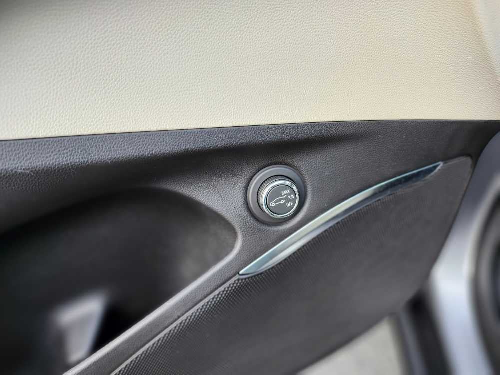 Used 2020 Buick Enclave Essence AWD/4WD image 17