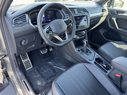 Used 2024 Volkswagen Tiguan SE R-Line image 17