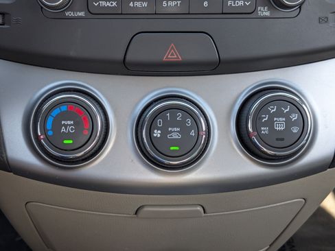 Used 2010 Hyundai Elantra GLS FWD image 23