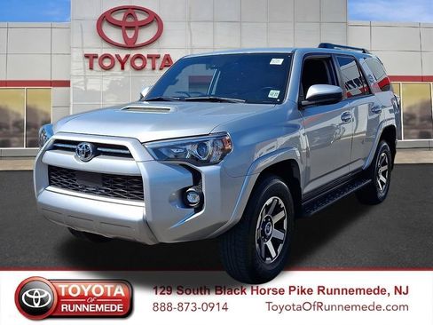 Used 2022 Toyota 4Runner TRD Off-Road AWD/4WD image 2