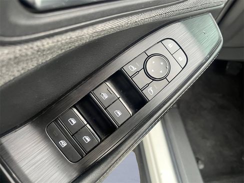 Used 2023 Nissan Rogue SV image 9