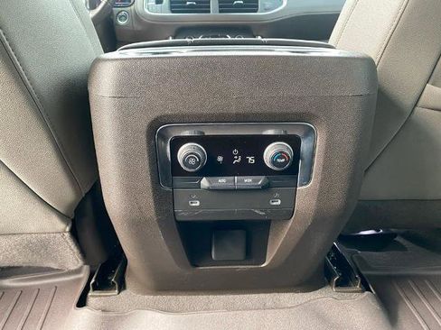 Used 2023 Chevrolet Suburban Z71 AWD/4WD image 30