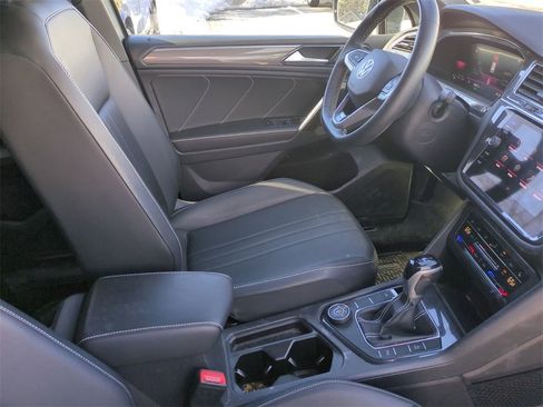 Used 2023 Volkswagen Tiguan SE R-Line image 35