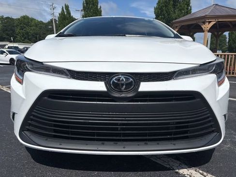 Used 2025 Toyota Corolla LE FWD image 2