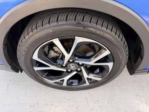 Used 2018 Toyota C-HR XLE FWD image 9