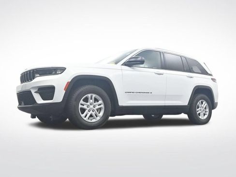 Used 2023 Jeep Grand Cherokee Laredo RWD image 29