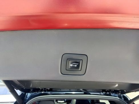 Used 2022 Chevrolet TrailBlazer RS w/ Sun and Liftgate Package AWD/4WD image 23