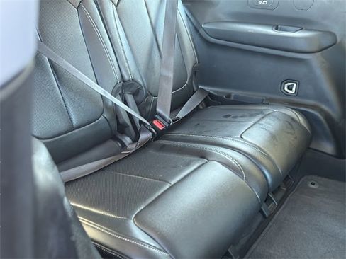 Used 2023 Jeep Grand Cherokee L Limited w/ Luxury Tech Group II image 14