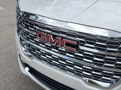Certified 2023 GMC Terrain Denali w/ Denali Premium Package AWD/4WD image 10