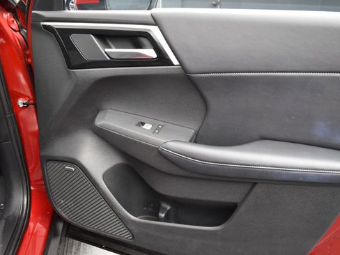 Used 2025 Mitsubishi Outlander SE image 15