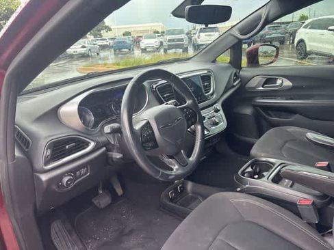 Used 2018 Chrysler Pacifica Touring Plus w/ S Appearance Package FWD image 9