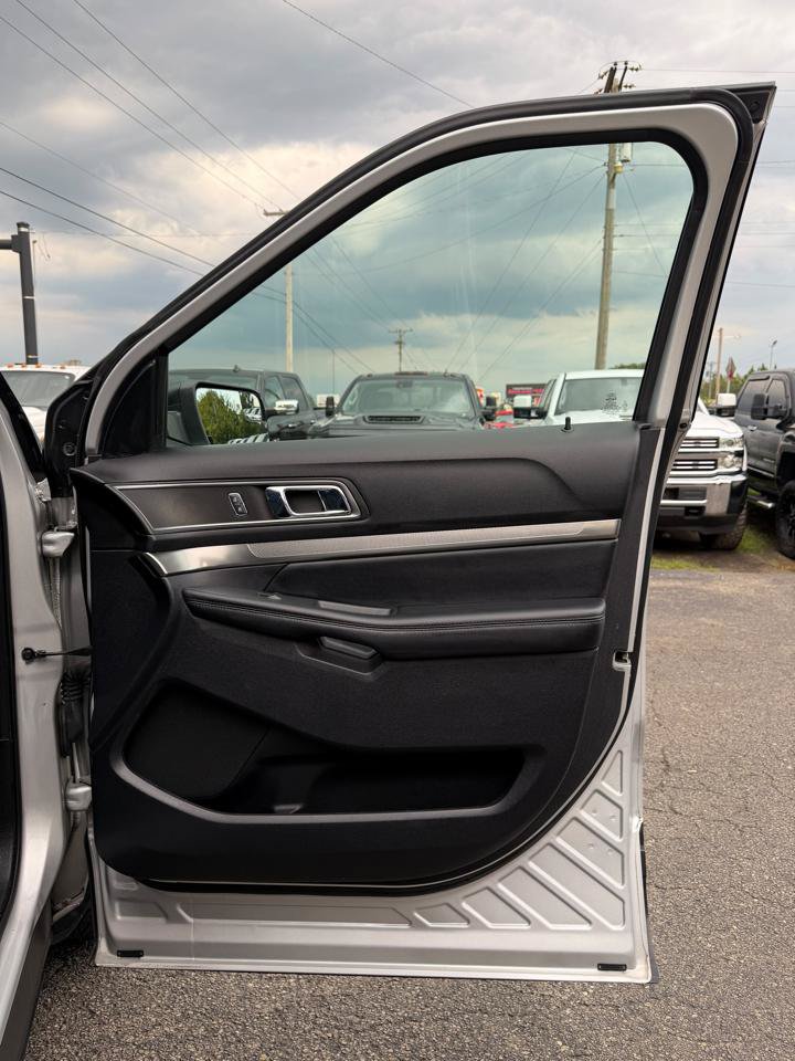 Used 2019 Ford Explorer XLT AWD/4WD image 14