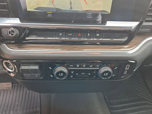 Used 2025 Chevrolet Silverado 2500 LT w/ Convenience Package image 18