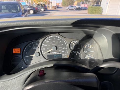 Used 2002 Chevrolet Avalanche 4x4 w/ Off-Road Suspension Pkg image 27