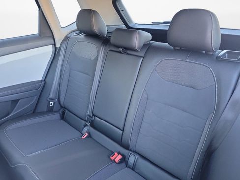 Certified 2025 Volkswagen Taos SE image 14