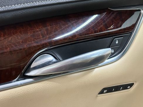 Used 2018 Cadillac XT5 Luxury w/ Driver Awareness Package image 22