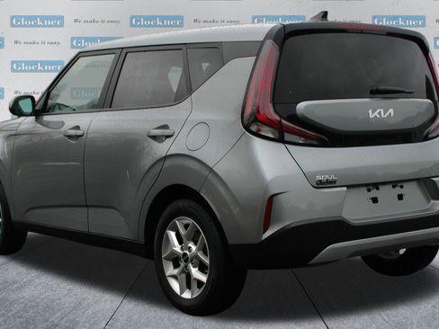 Used 2023 Kia Soul LX w/ LX Technology Package image 8