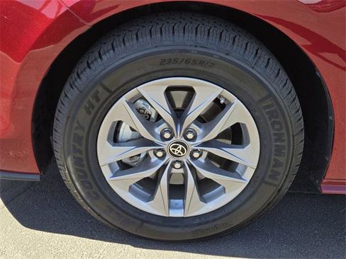 Certified 2023 Toyota Sienna LE image 9