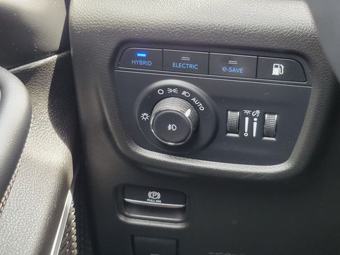 Used 2023 Jeep Grand Cherokee 4WD 4xe w/ Luxury Tech Group II image 13