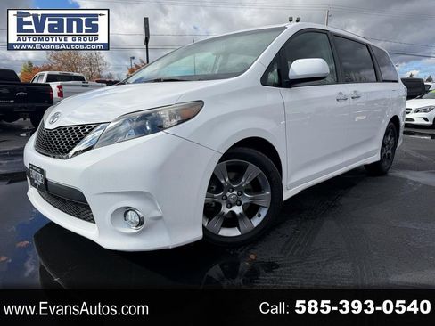 Used 2014 Toyota Sienna SE image 1