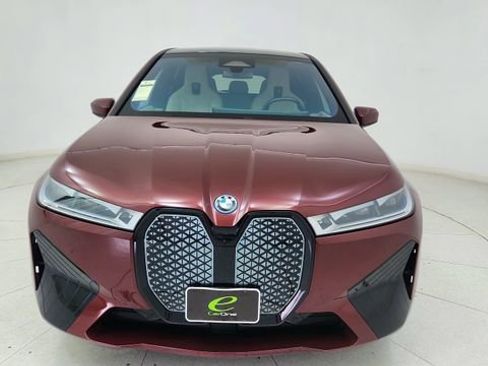 Used 2023 BMW iX xDrive50 w/ Premium Package image 2