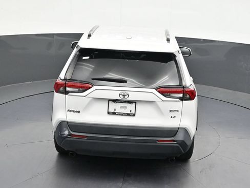 Used 2020 Toyota RAV4 LE FWD image 18