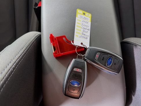 Used 2025 Subaru Crosstrek 2.0i Premium image 33