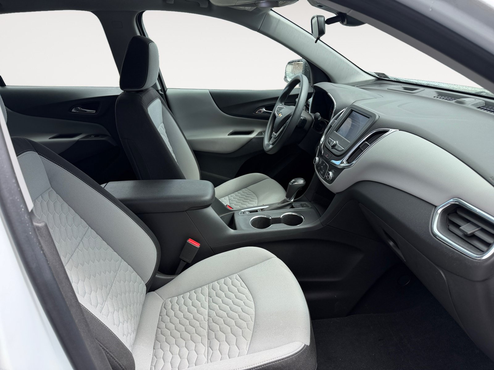 Used 2020 Chevrolet Equinox LS w/ LPO, Floor Liner Package AWD/4WD image 15