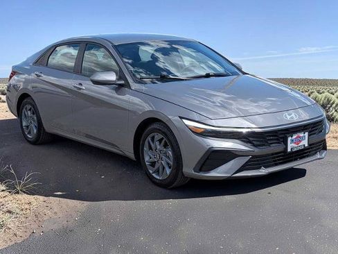 Used 2024 Hyundai Elantra SEL FWD image 8