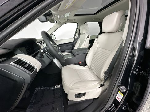 Used 2025 Land Rover Discovery S image 19