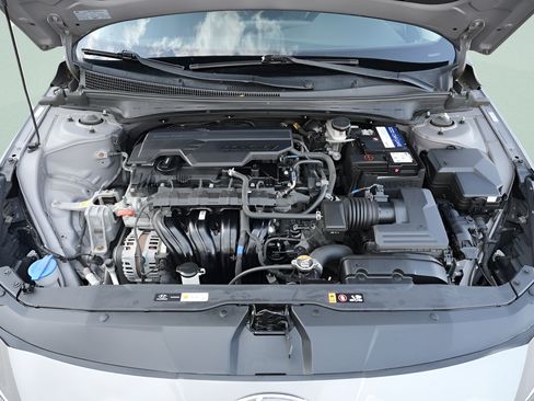 Certified 2021 Hyundai Elantra SEL w/ Convenience Package FWD image 18