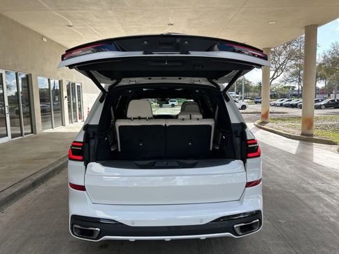 Used 2024 BMW X7 xDrive40i w/ Executive Package image 39