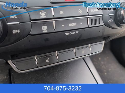 Used 2017 Kia Sorento LX w/ LX Convenience Package image 25