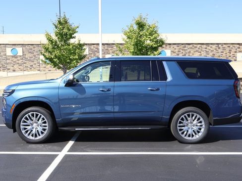 New 2025 Chevrolet Suburban Premier image 4