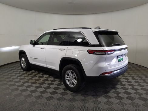 Used 2023 Jeep Grand Cherokee Laredo w/ Luxury Tech Group I AWD/4WD image 5