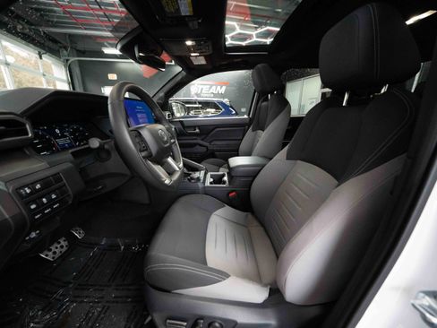 Used 2024 Toyota Tacoma TRD Sport w/ TRD Sport Upgrade Package image 9