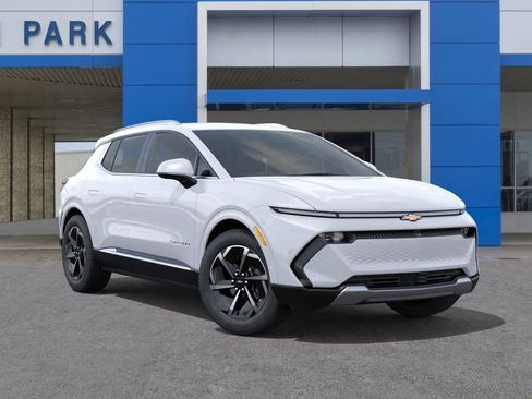 New 2025 Chevrolet Equinox EV LT image 7