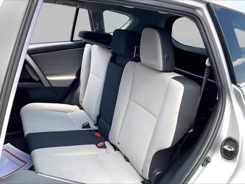 Used 2018 Toyota RAV4 XLE FWD image 19