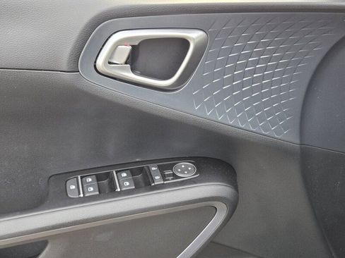 Certified 2025 Kia Soul EX image 17