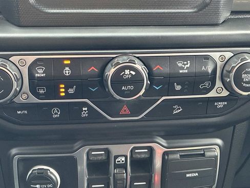 Used 2021 Jeep Wrangler Unlimited Sahara w/ Cold Weather Group AWD/4WD image 28